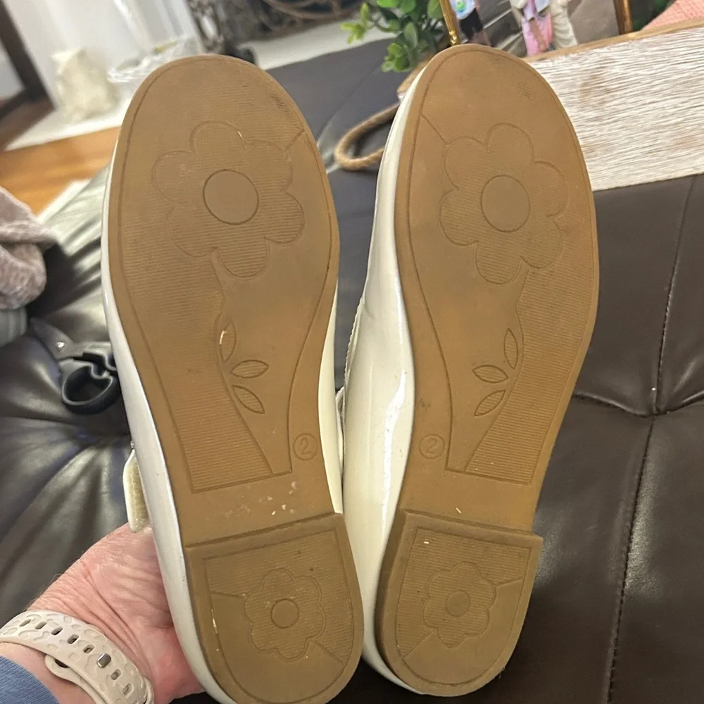 Rachel Shoes Cream Patent Mary Jane with Rhinestone Buckle size 2